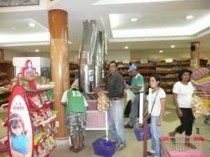 Frische Brötchen im Supermarkt