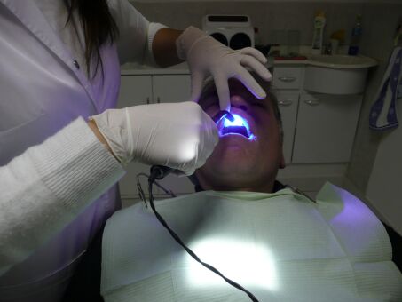 Junge Zahnärztin in Altos Paraguay