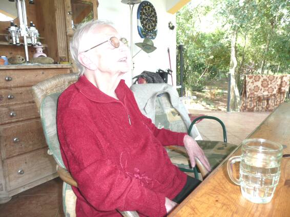 Großmutter ist mit 94 Jahren von Deutschland 