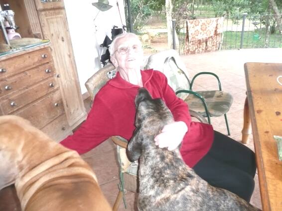 Großmutter ist mit 94 Jahren von Deutschland 