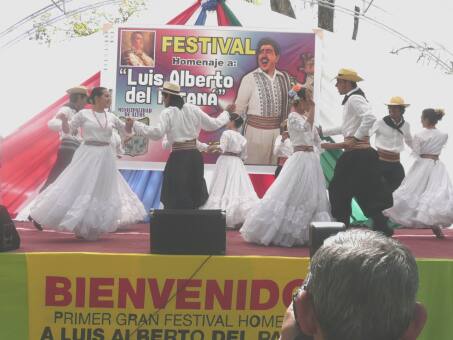 Festival zu Ehren von  Louis Alberto del Parana in  Altos Paraguay