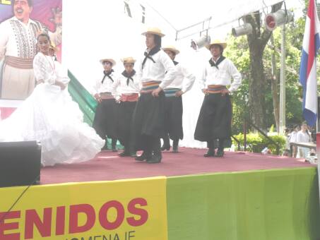 Festival zu Ehren von  Louis Alberto del Parana in  Altos Paraguay