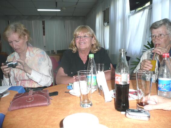 Weibertreffen im November Sanber Paraguay Los Alpes