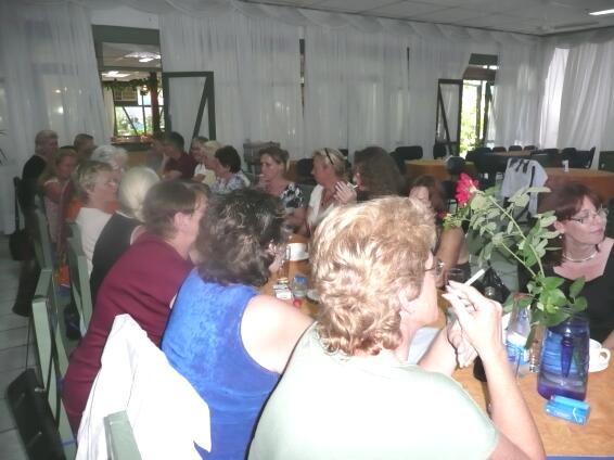 Weibertreffen im November Sanber Paraguay Los Alpes