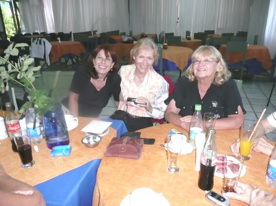 Weibertreffen im November Sanber Paraguay Los Alpes