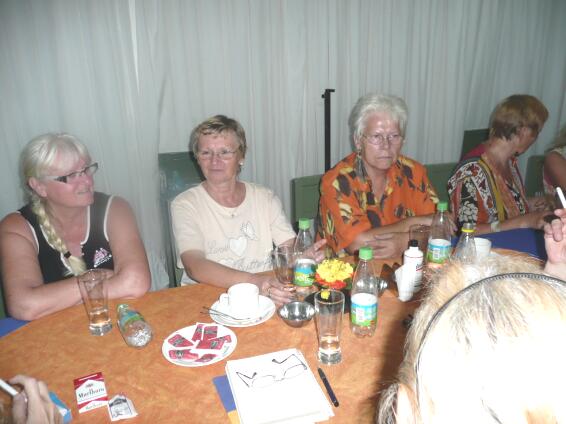 Weibertreffen im November Sanber Paraguay Los Alpes