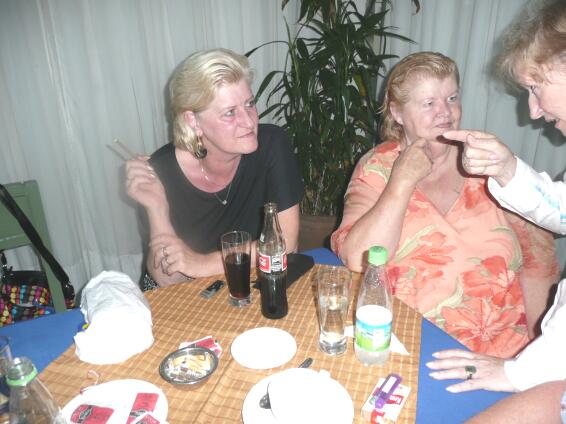 Weibertreffen im November Sanber Paraguay Los Alpes