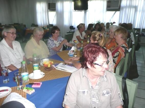 Weibertreffen im November Sanber Paraguay Los Alpes