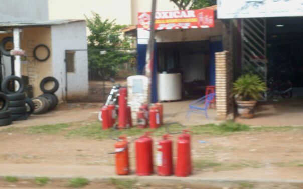 1x im Jahr muß man die Feuerlöscher überprüfen lassen