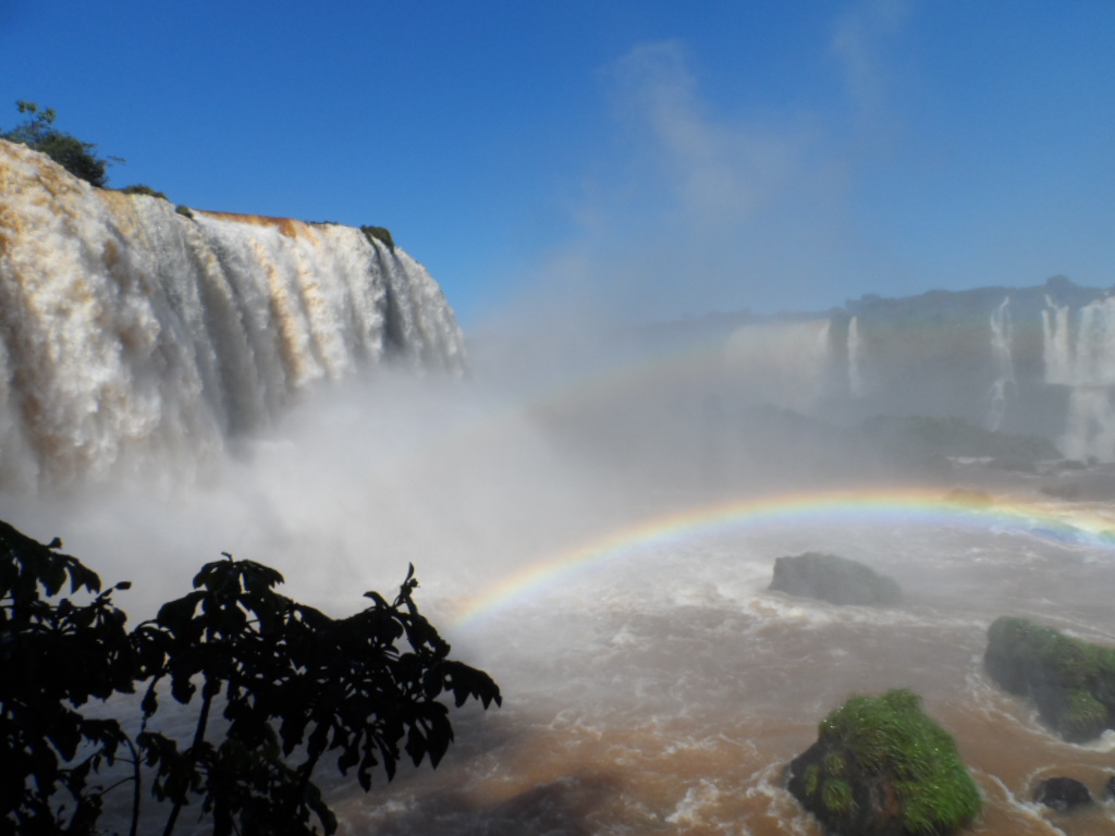 Kraftwerk und Wasserfälle