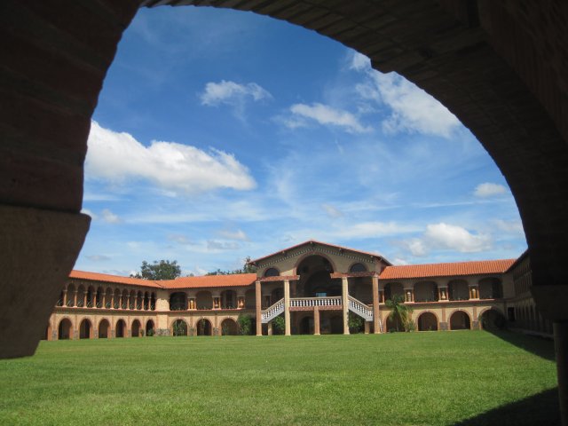 wunderschönes Kloster in Atyra