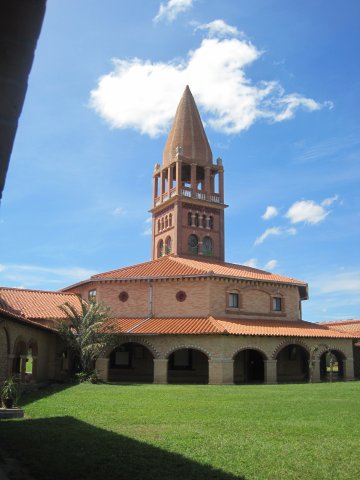 wunderschönes Kloster in Atyra