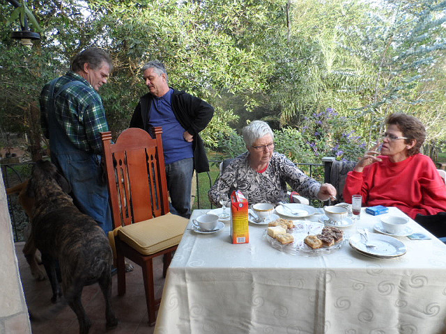 Alfred hat uns heute bei Kaffee und Kuchen......