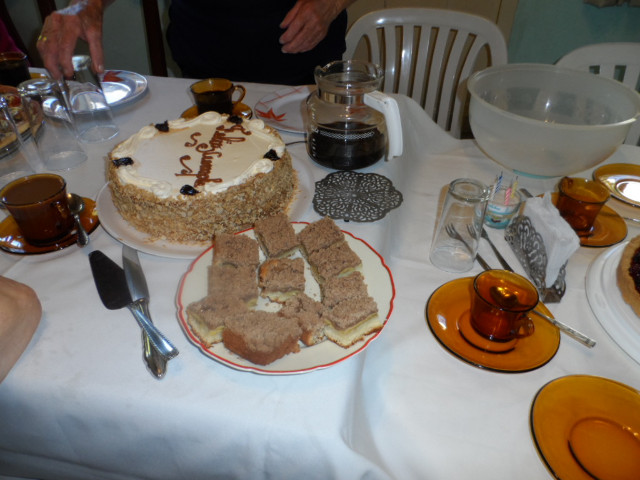 Erna  wurde   82   Jahre und ist noch quietsch munter