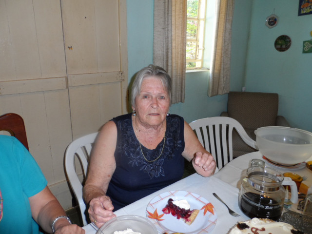 Erna  wurde   82   Jahre und ist noch quietsch munter