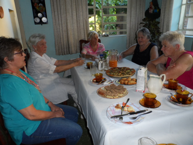 Erna  wurde   82   Jahre und ist noch quietsch munter