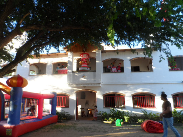 Weihnachtsbescherung für ca. 300 Kinder