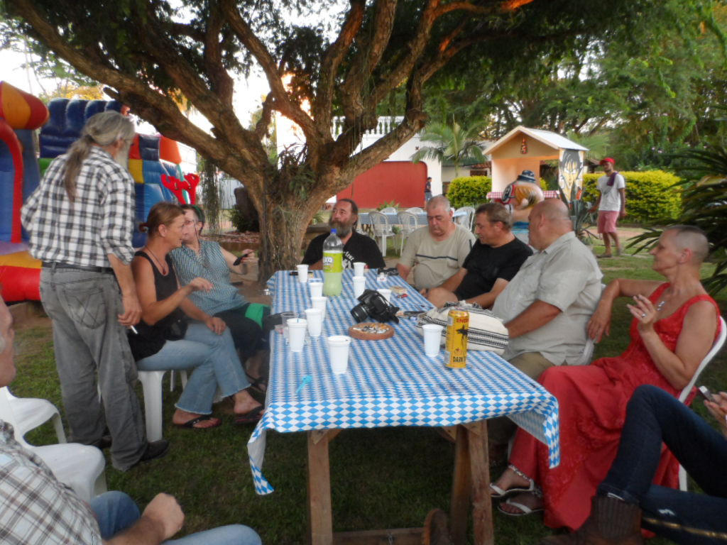 Weihnachtsbescherung für ca. 300 Kinder