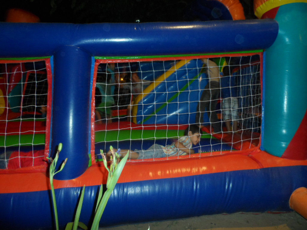 Weihnachtsbescherung für ca. 300 Kinder