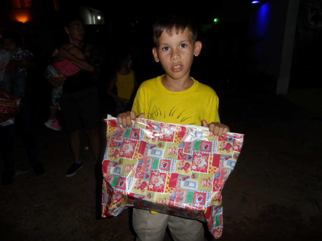 Weihnachtsbescherung für ca. 300 Kinder