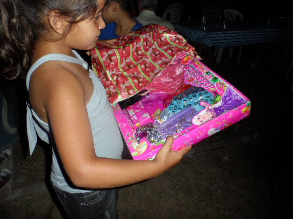 Weihnachtsbescherung für ca. 300 Kinder