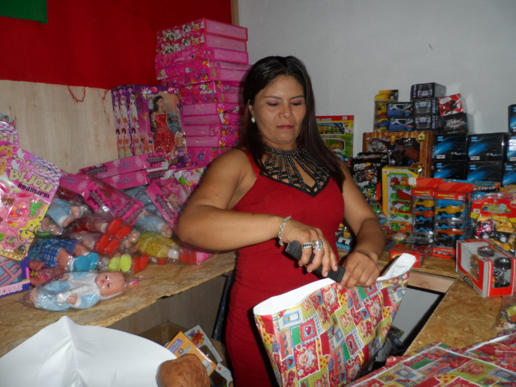 Weihnachtsbescherung für ca. 300 Kinder