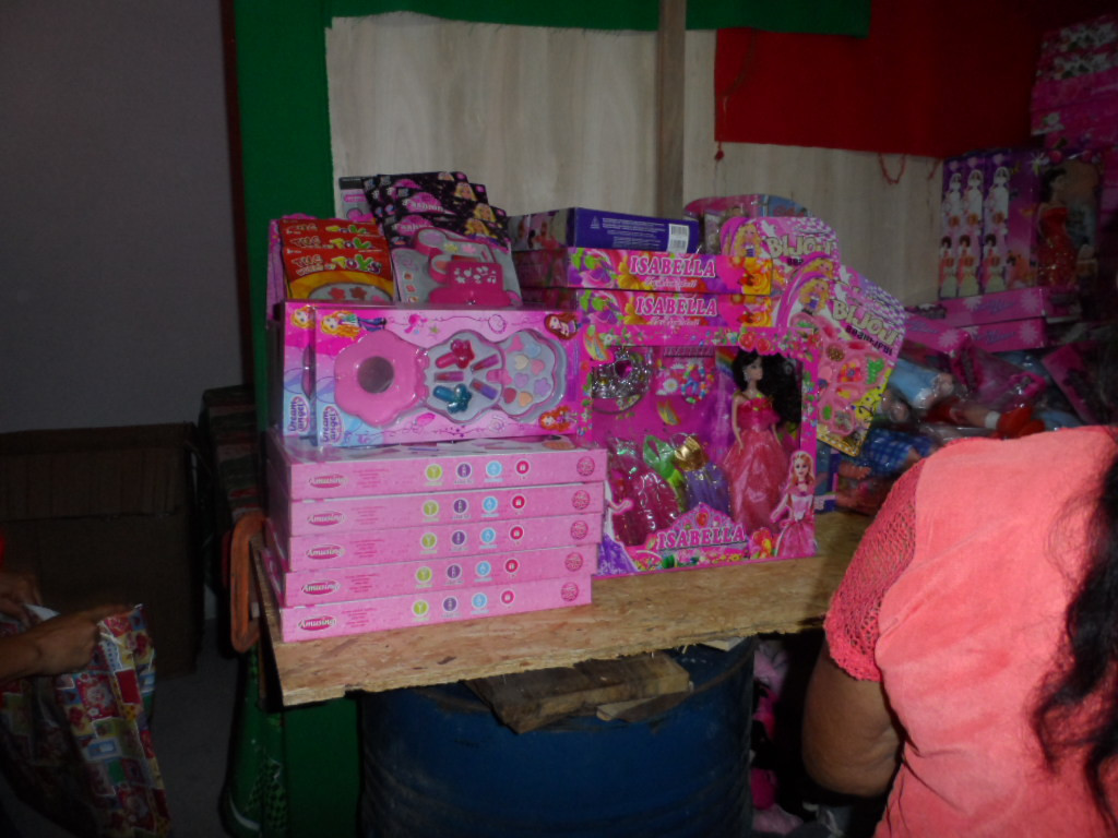 Weihnachtsbescherung für ca. 300 Kinder