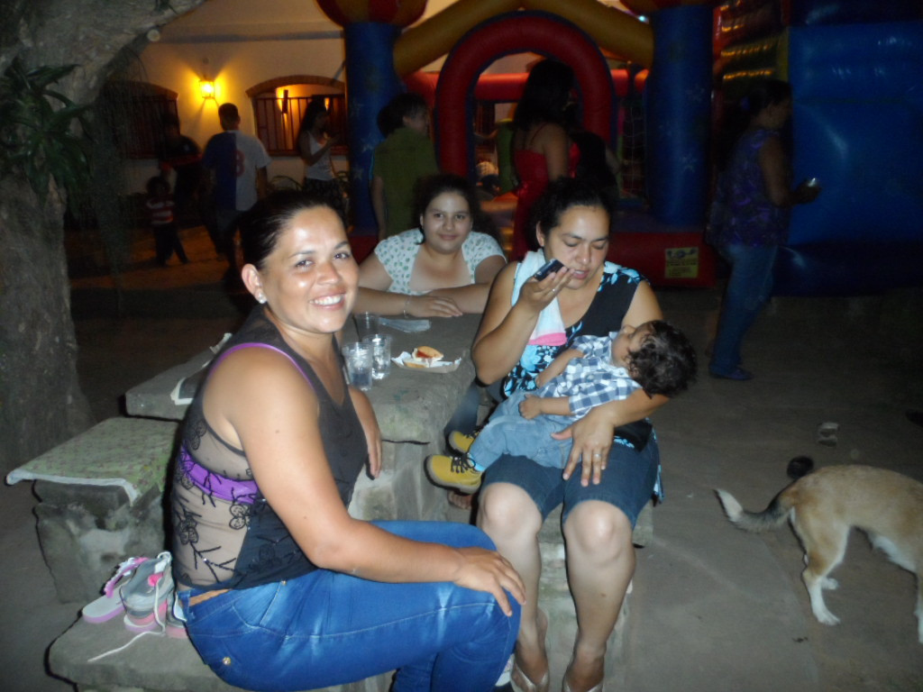 Weihnachtsbescherung für ca. 300 Kinder