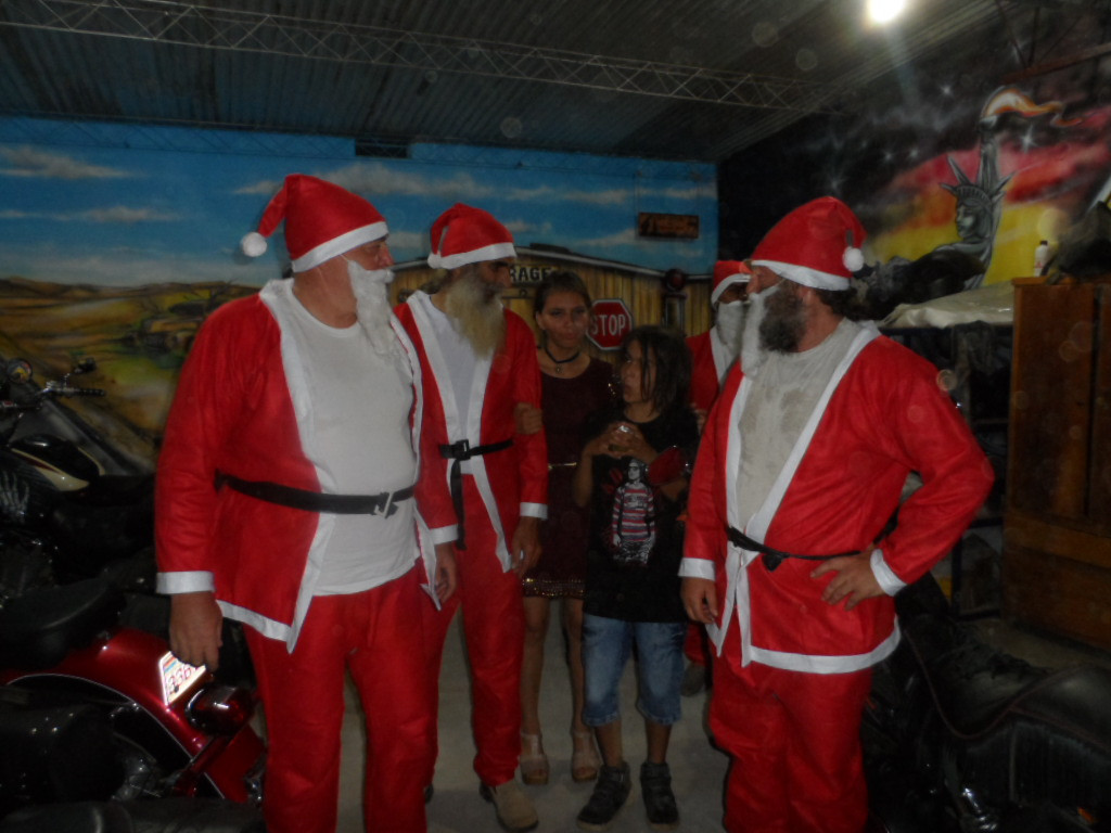 Weihnachtsbescherung für ca. 300 Kinder