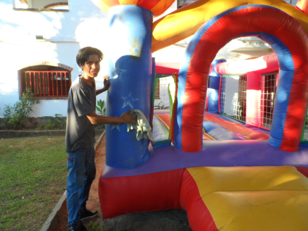 Weihnachtsbescherung für ca. 300 Kinder