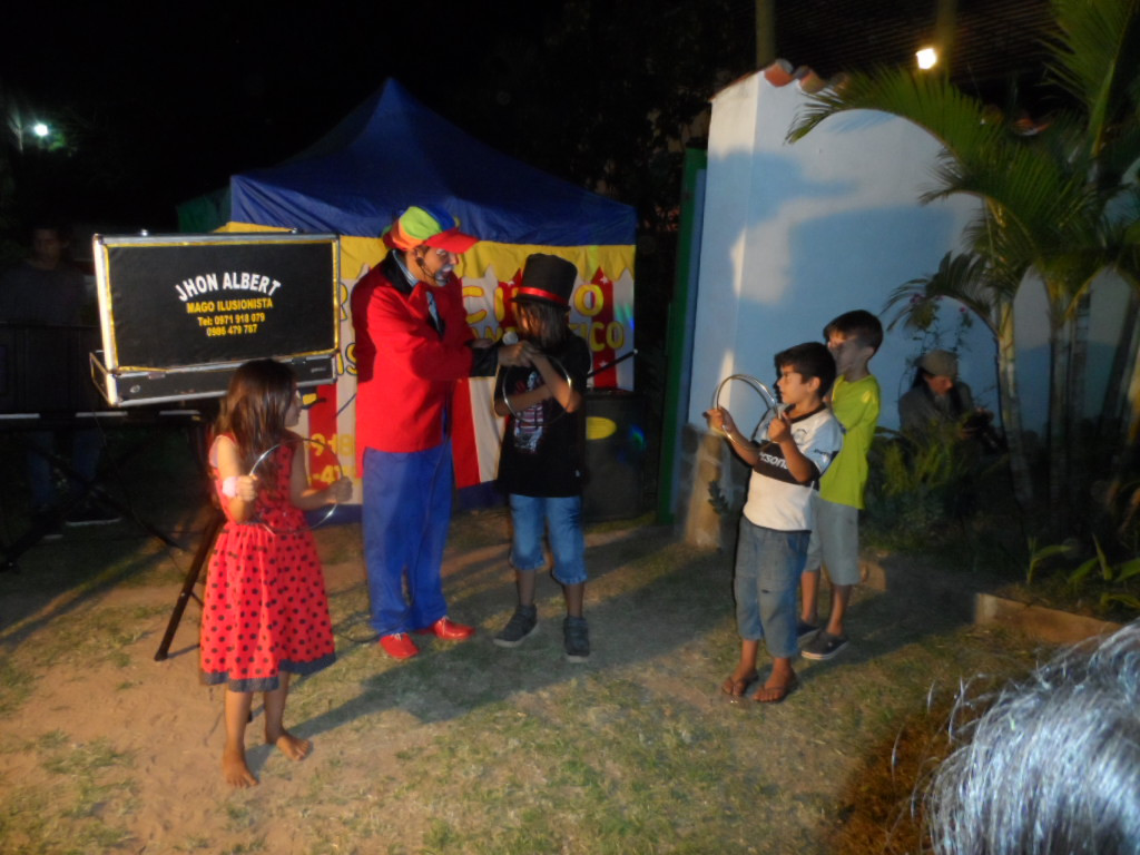 Weihnachtsbescherung für ca. 300 Kinder