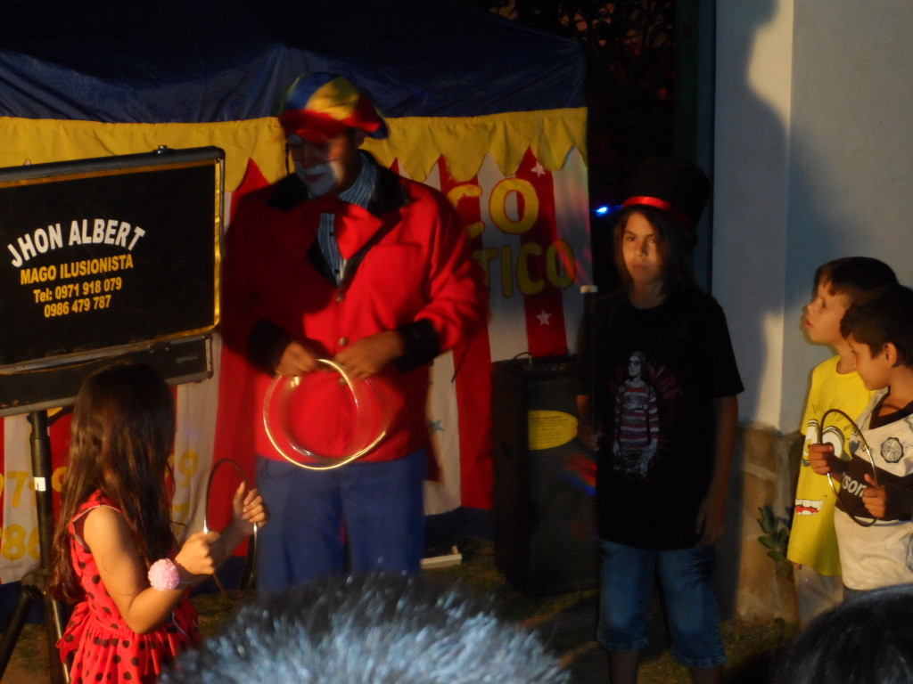 Weihnachtsbescherung für ca. 300 Kinder