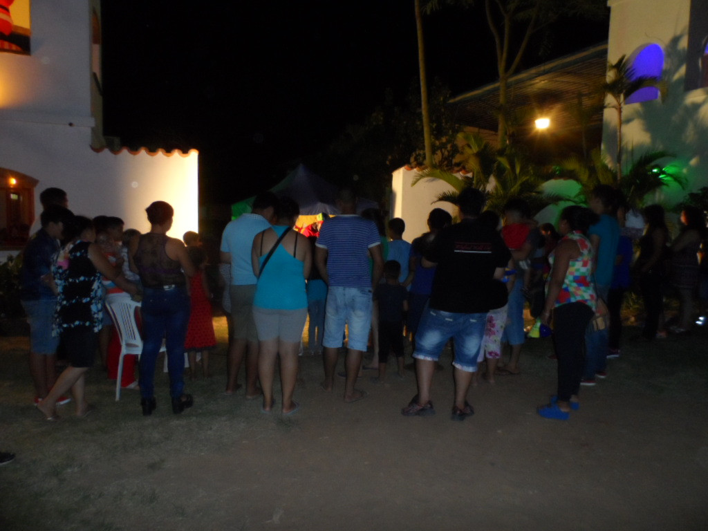 Weihnachtsbescherung für ca. 300 Kinder