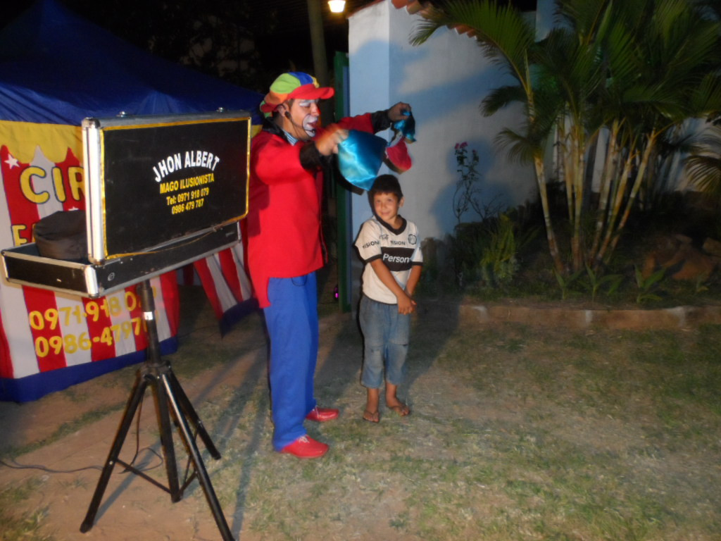 Weihnachtsbescherung für ca. 300 Kinder