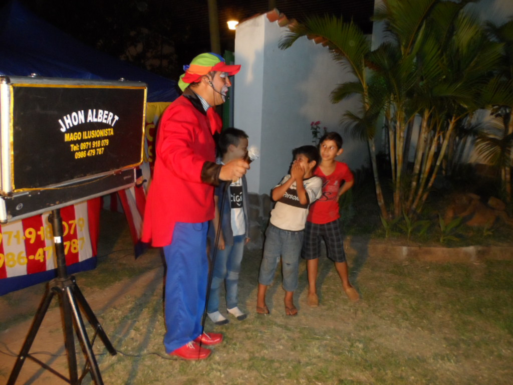 Weihnachtsbescherung für ca. 300 Kinder