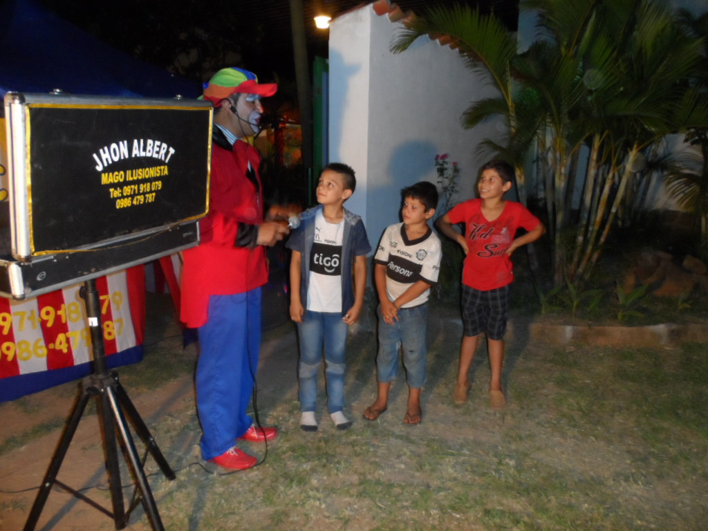 Weihnachtsbescherung für ca. 300 Kinder