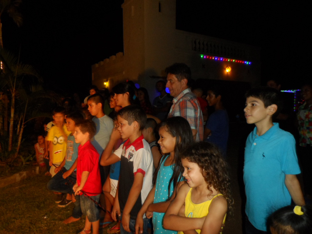 Weihnachtsbescherung für ca. 300 Kinder