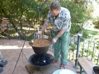 Erbsensuppe aus dem Kessel